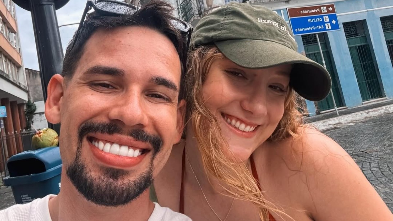 Lucas Borbas e Diulia Loregian em publicação sobre noivado